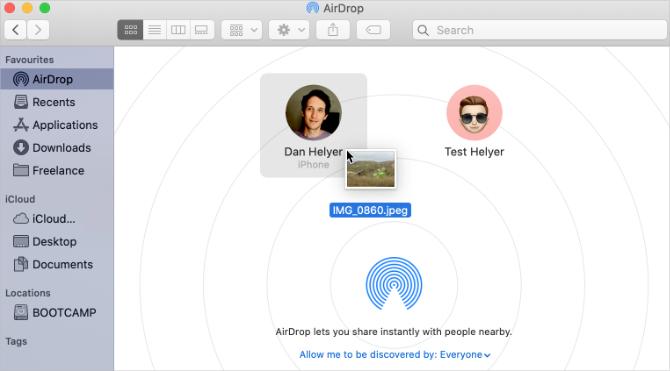 „Finder“ nuvilkite ir nuleiskite „AirDrop“.