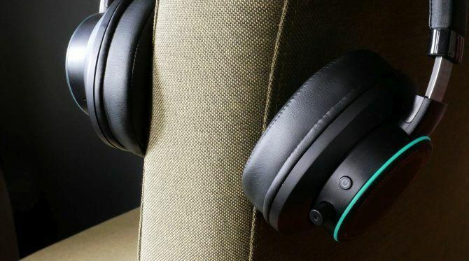 Creative Super X-Fi AIR su žalia RGB šviesa