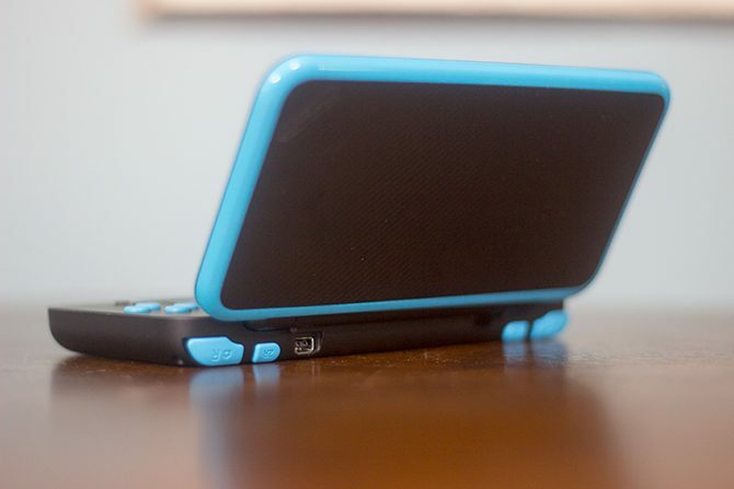 Naujasis „Nintendo 2DS XL“ yra puikus pultas su kvailu pavadinimu „New2DSXL7 670x447“