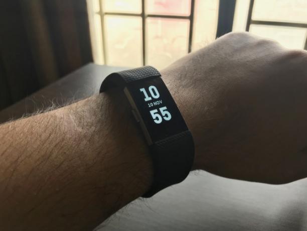 „Apple Watch“ yra geresnis nei „Fitbit 5“