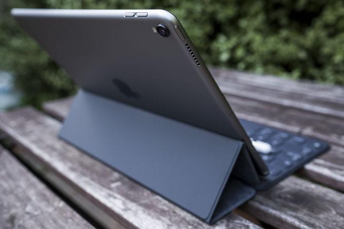 „iPad Pro 10.5“ apžvalga: ar geriausias „iPad“ yra pakankamai geras? „ipad pro 105 stand6“