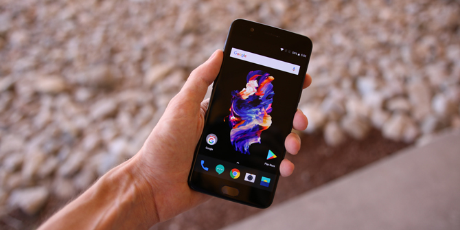 „OnePlus 5“ apžvalga: Rimtai, tai šiuo metu yra geriausia „Android“ „oneplus 5“ priekyje