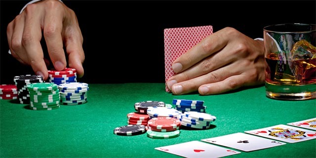 mokytis pokerio su tikrais pinigais