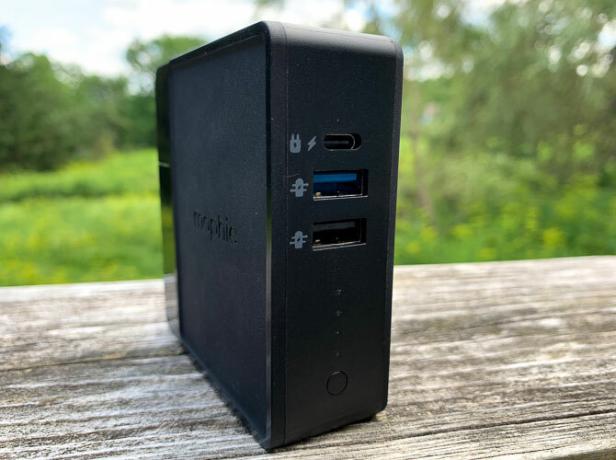 „Mophie Powerstation Hub“ jungtys iš priekio