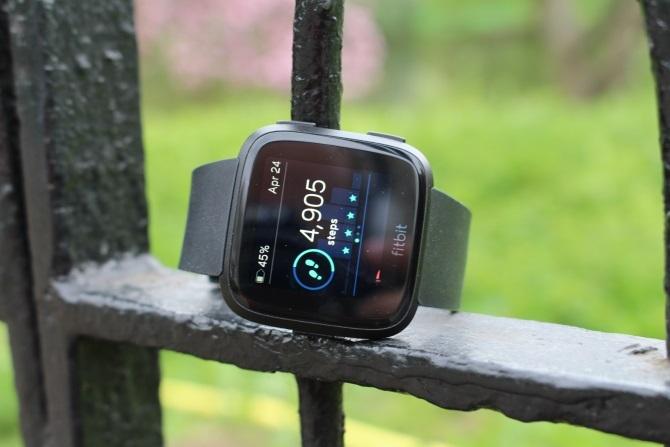 „Fitbit Versa“ apžvalga: geriausias „Fitbit“ nešiojimas vis dėlto? „Fitbit Versa 3“