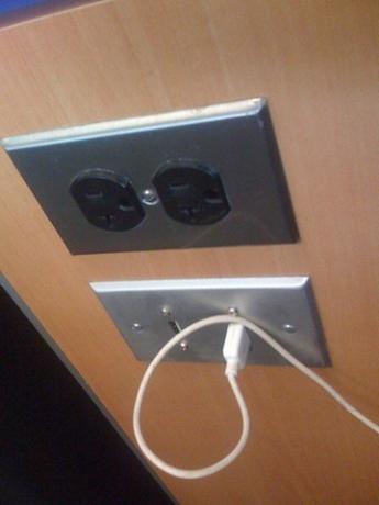 oro uosto elektros lizdai
