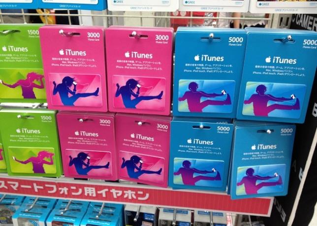 „iTunes“ dovanų kortelių stovas