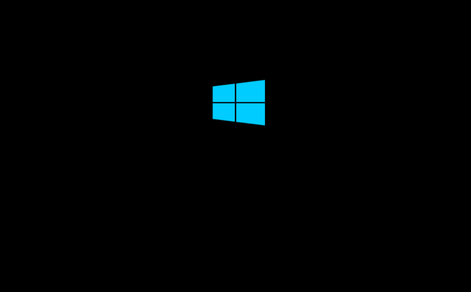 Kompiuterio gedimas ir juodas ekranas „Windows 10“