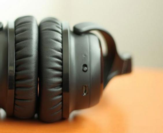 Ar Audeara A-01 belaidės ausinės gali padėti senatvėje prarasti klausą? (Peržiūra ir dovana) triukšmo slopinimo jungiklis dešinysis ausinių gaubtas audeara a01 614x500