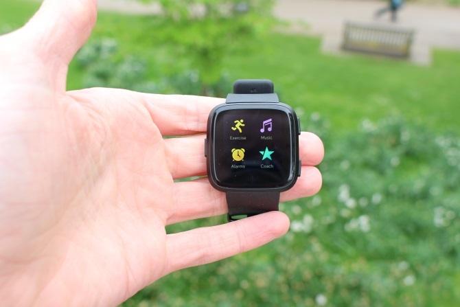 „Fitbit Versa“ apžvalga: geriausias „Fitbit“ nešiojimas vis dėlto? „Fitbit Versa 1“