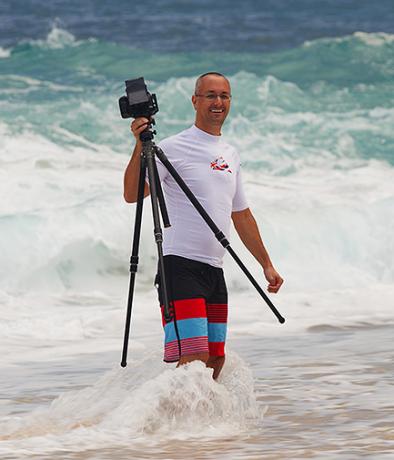 Jon Cornforth fotografuoja banglentes šiauriniame Oahu krante