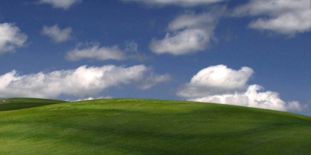kraštovaizdis, panašus į Windows XP bliss tapetą